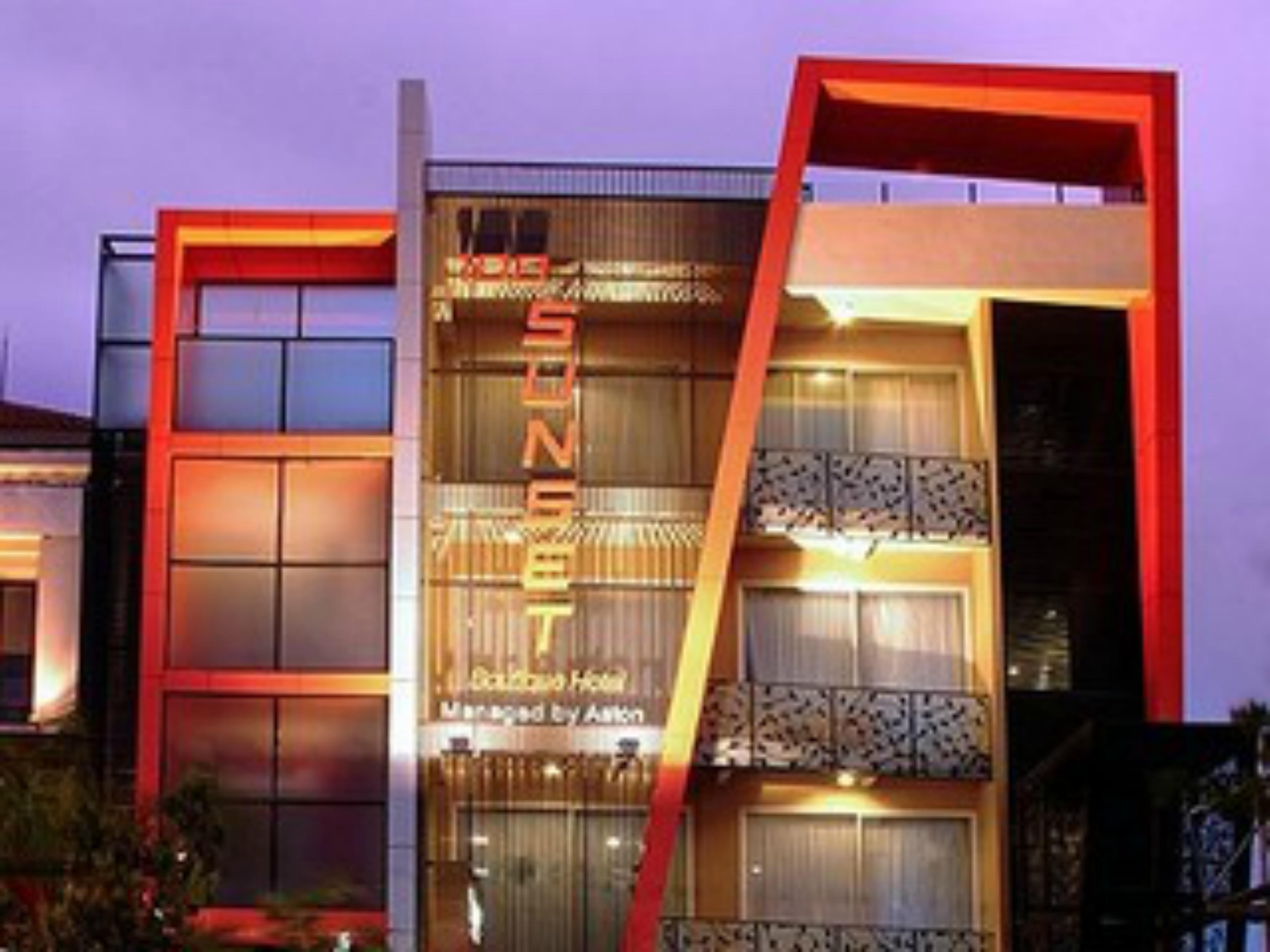 100 Sunset Kuta Hotel & Ballroom Екстер'єр фото