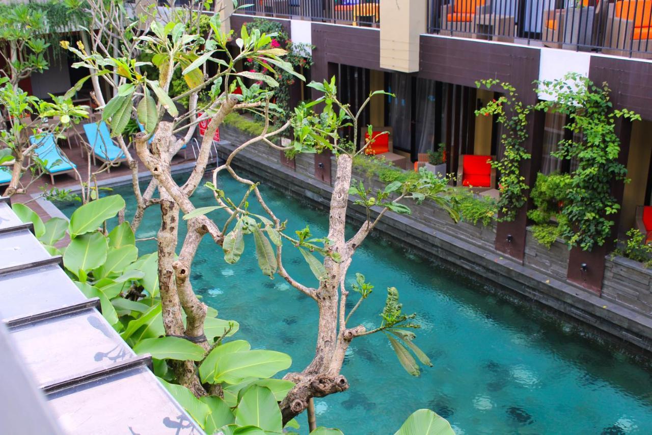 100 Sunset Kuta Hotel & Ballroom Екстер'єр фото