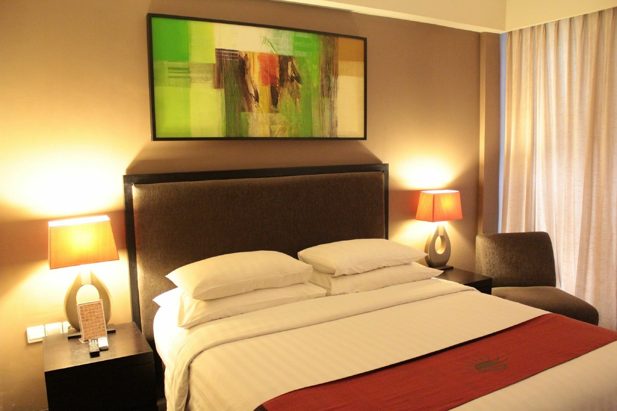 100 Sunset Kuta Hotel & Ballroom Екстер'єр фото