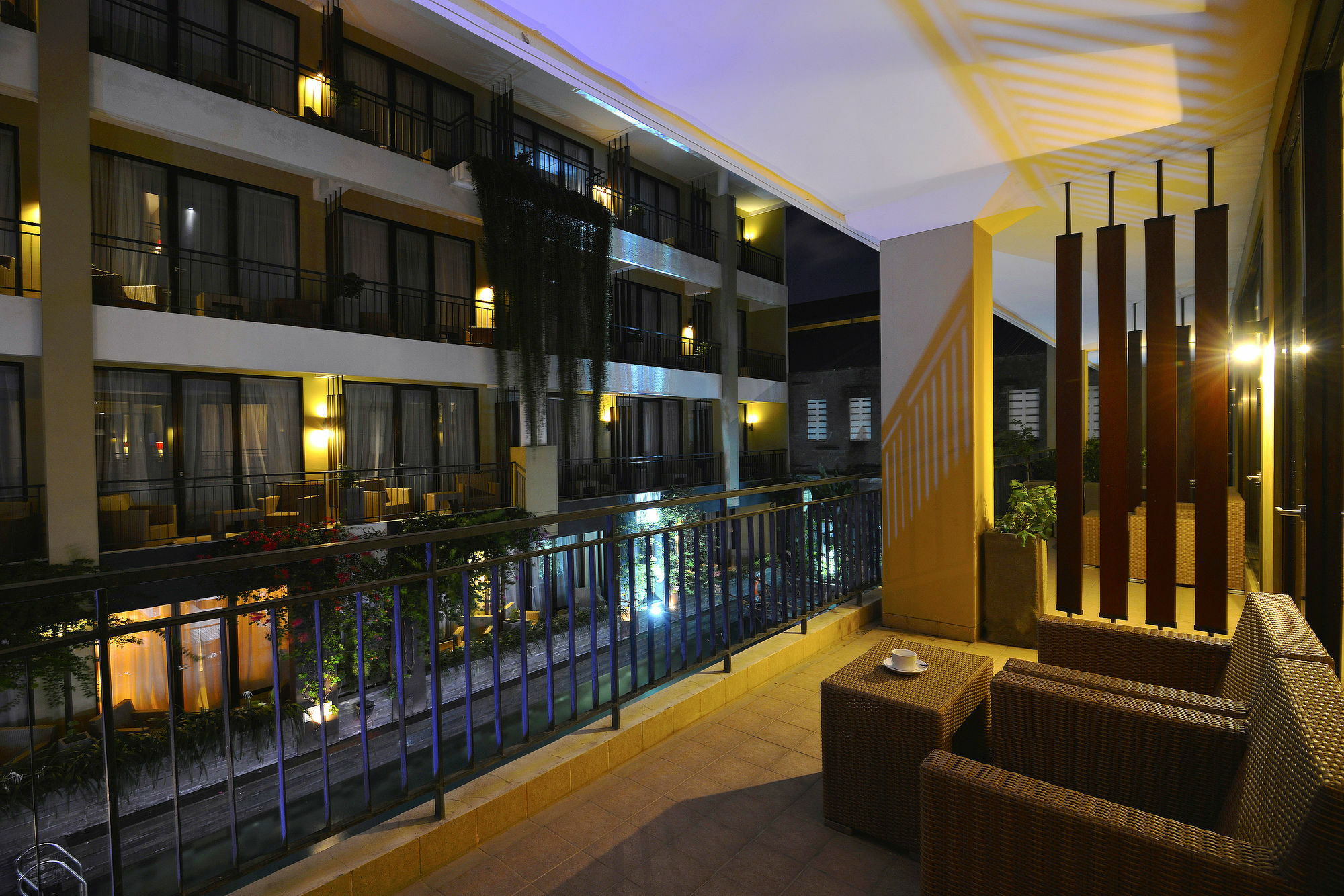 100 Sunset Kuta Hotel & Ballroom Екстер'єр фото
