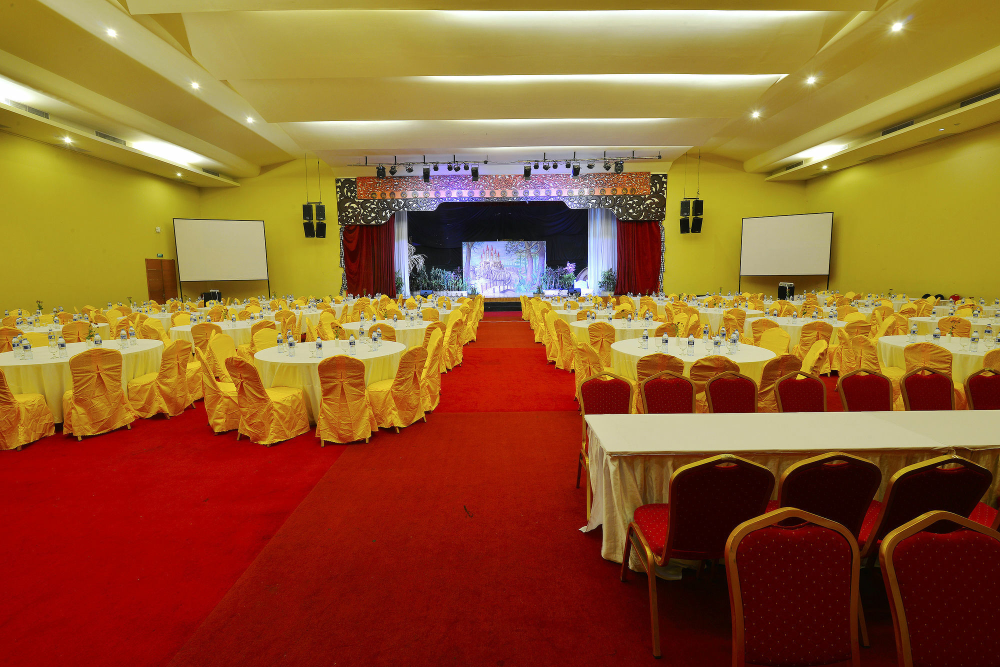 100 Sunset Kuta Hotel & Ballroom Екстер'єр фото