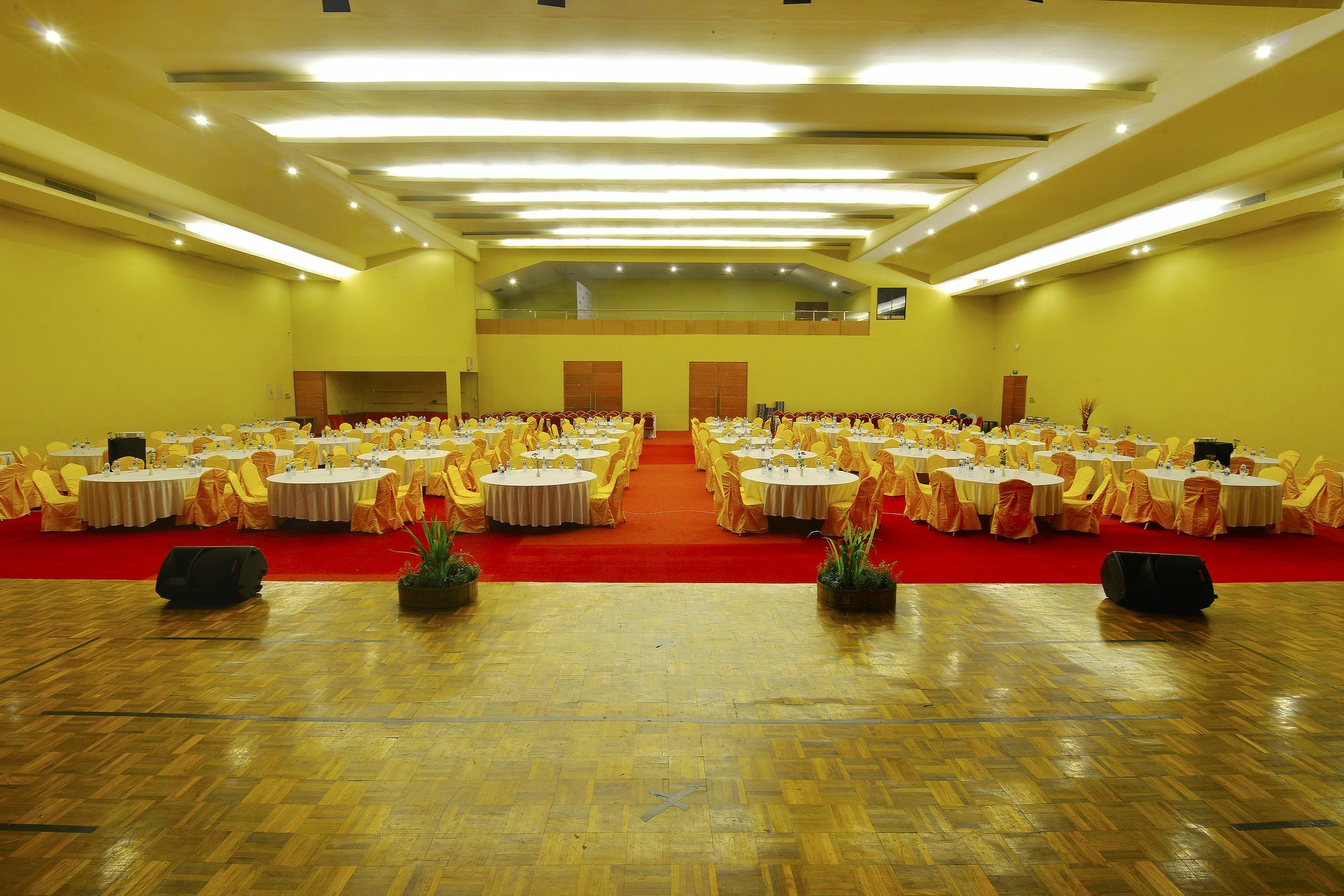 100 Sunset Kuta Hotel & Ballroom Екстер'єр фото